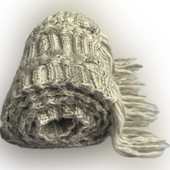 GAP | 92" LONG super soft knit crochet scarf Gray & white with fringe unisex - Picture 1 of 7